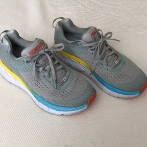 HOKA one one size 9.5 tennis shoe
